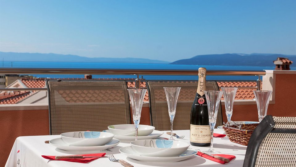 Predivna apartmanska kuća s otvorenim pogledom na more – Makarska!