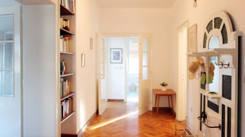 Prostrani stan od 161.00 m2 za dugoročni najam – Zvončac, Split!