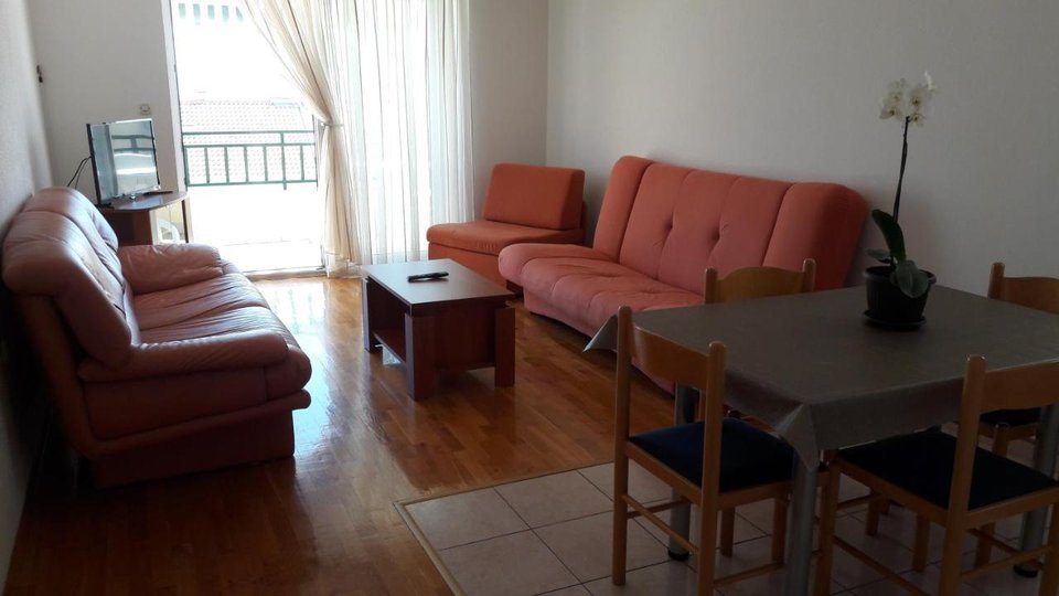 Beautiful apartment house with a pool in Makarska!