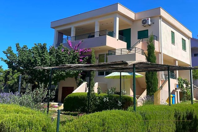 Apartment house in a quiet location near the beach - Rogoznica!