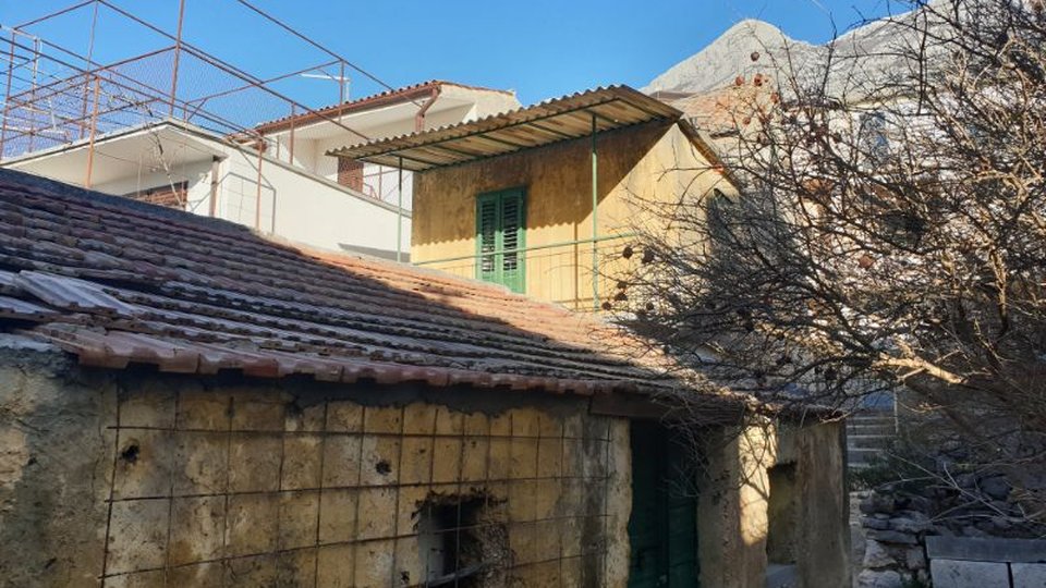 Two stone houses with great potential in the center of Makarska!