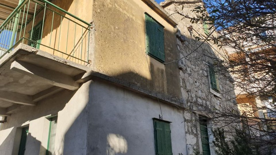 Two stone houses with great potential in the center of Makarska!
