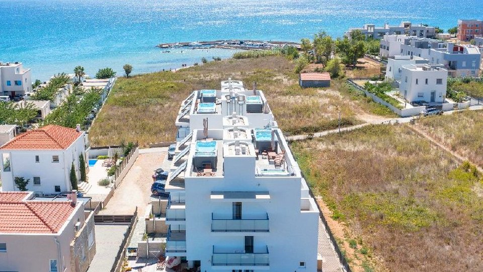 Luxusvilla mit Dachterrasse und schöner Aussicht 100 m vom Meer entfernt - Privlaka, Zadar!