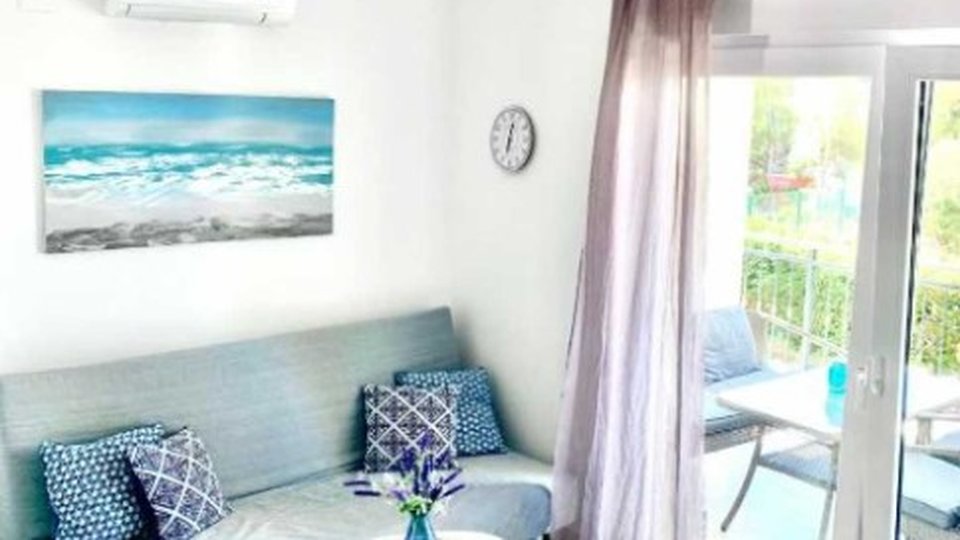 Vier Wohnungen in einer wunderschönen Villa mit bezauberndem Blick auf das Meer – Primošten!