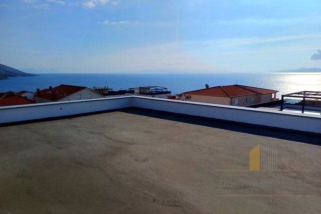 Роскошный пентхаус с террасой на крыше и панорамным видом на море - остров Чиово!