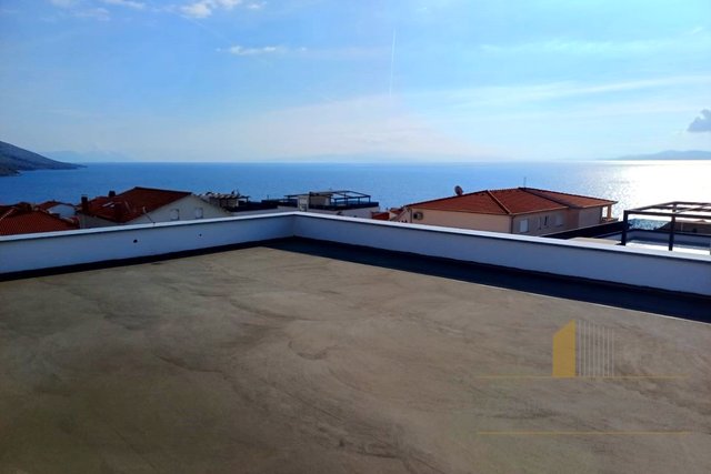 Luxury penthouse with a roof terrace in a new building on the island of Čiovo!
