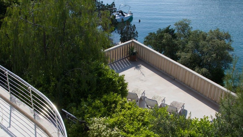 Dve luksuzni kamniti vili na edinstveni lokaciji ob morju na otoku Braču!
