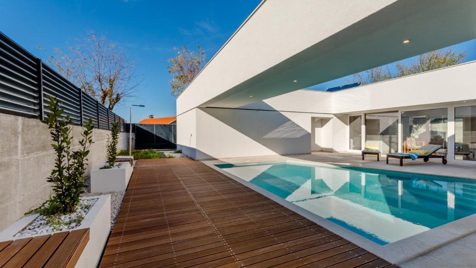 New luxury villa with pool on the island of Brač!