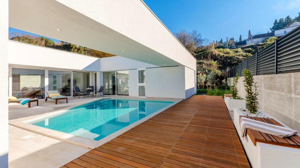 Nova luksuzna vila s bazenom na otoku Braču!