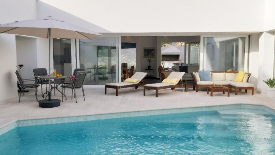 Nova luksuzna vila z bazenom na otoku Braču!