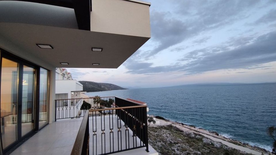 Luxusvilla in zweiter Reihe zum Meer mit freiem Blick auf das Meer und die Inseln! - Ciovo, Trogir!