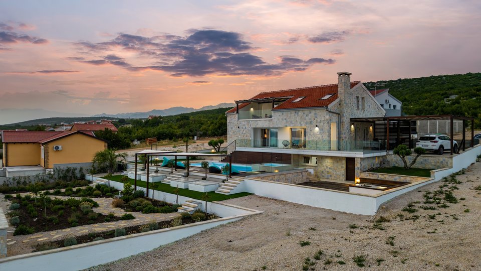 A beautiful stone villa with an irresistible view of the sea in the vicinity of Zadar!