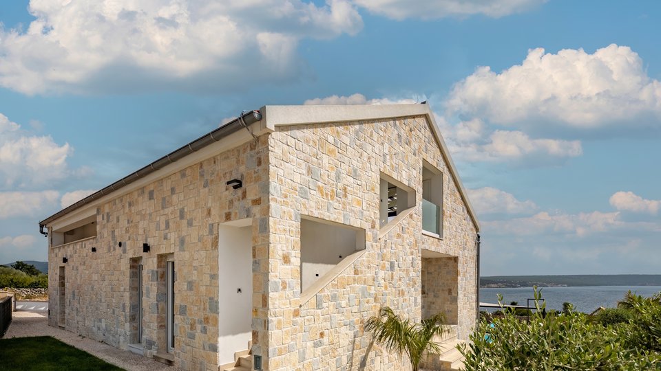 Eine wunderschöne Steinvilla mit unwiderstehlichem Blick auf das Meer in der Nähe von Zadar!