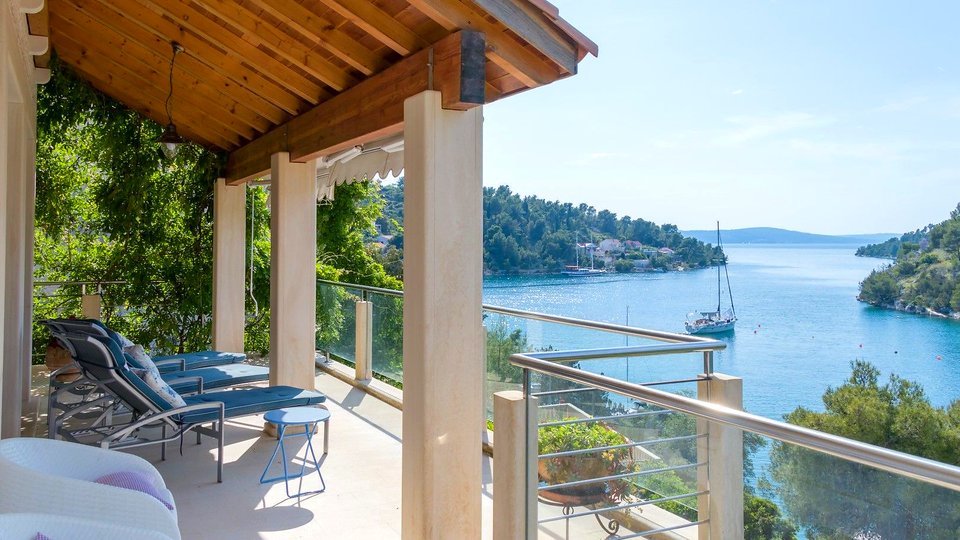 Luxury stone villa in a unique location by the sea on the island of Brač!