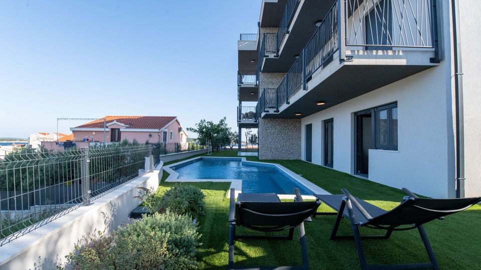 Красивая современная квартира с бассейном в 250 м от моря в окрестностях Трогира!