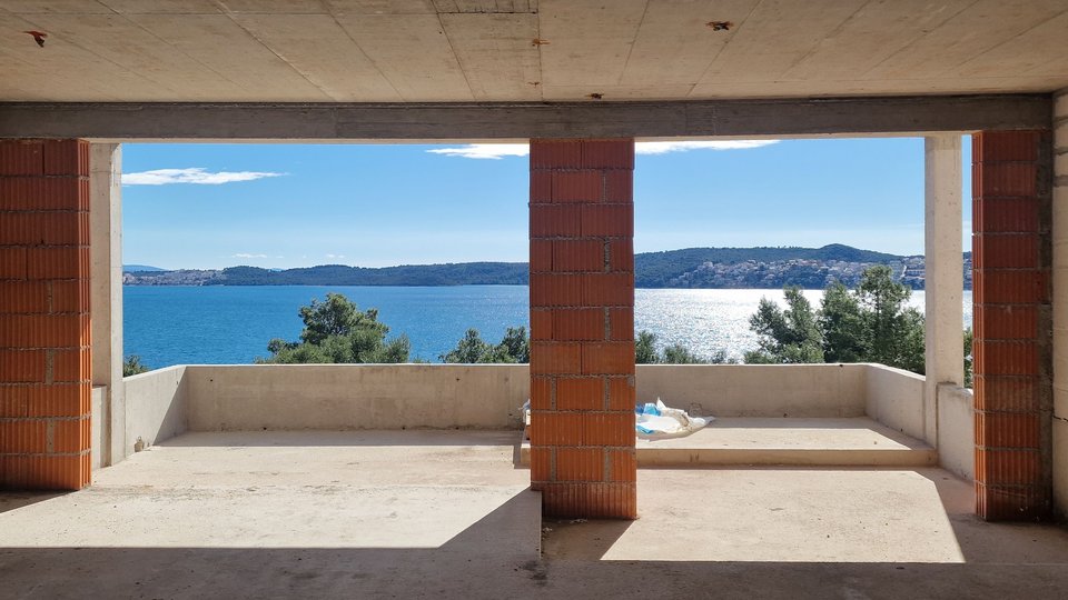Luxus-Penthouse, 100 m vom Meer entfernt in der Nähe von Trogir