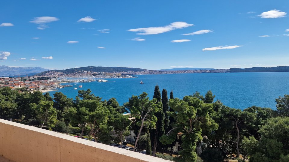Luxus-Penthouse, 100 m vom Meer entfernt in der Nähe von Trogir