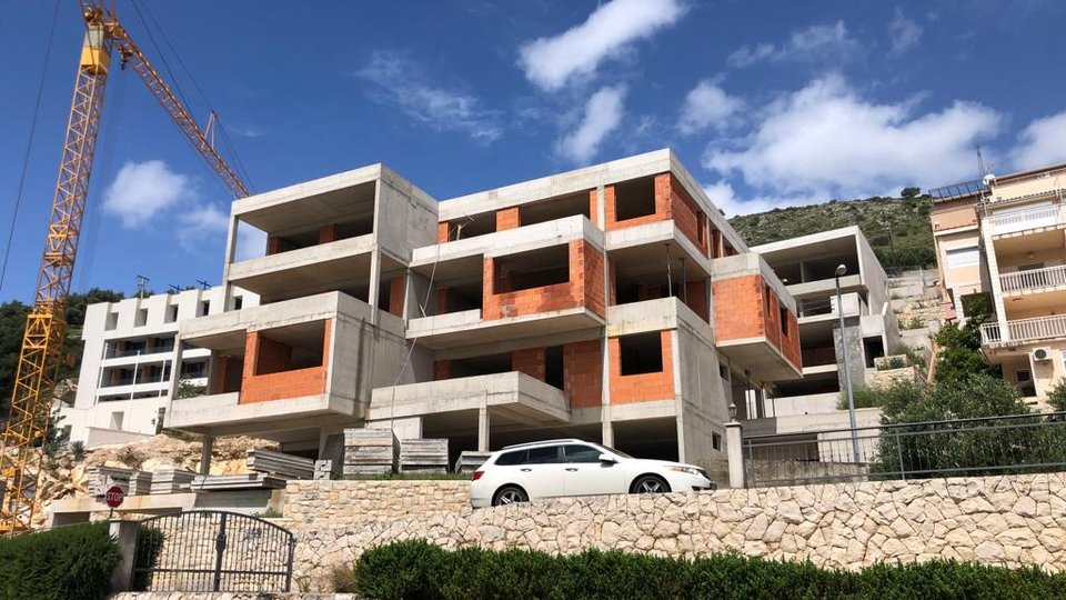 Luksuzni penthouse, samo 100 m od mora u blizini Trogira