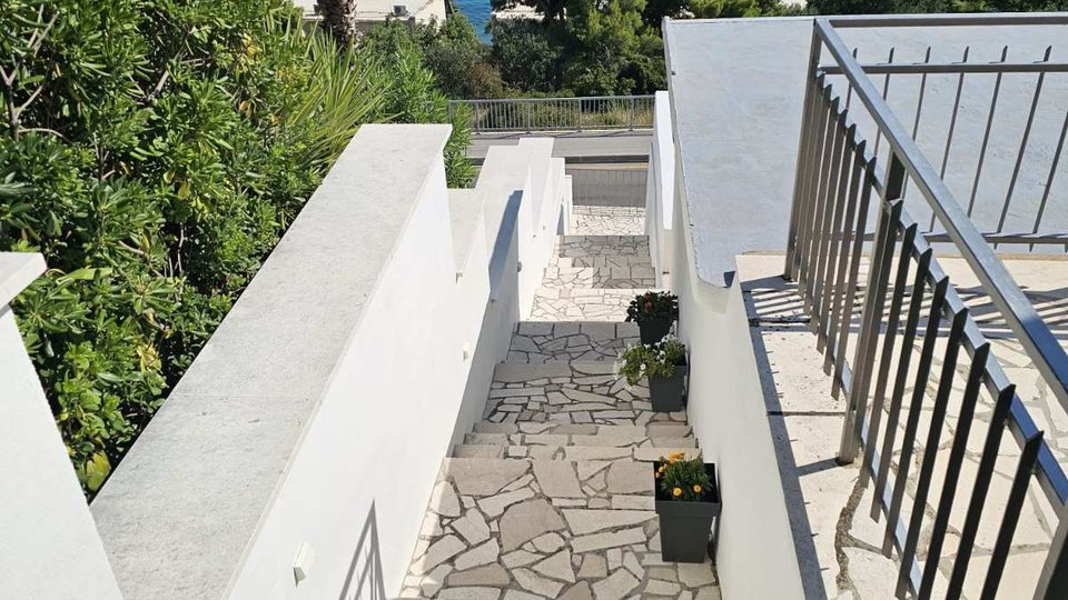 A beautiful villa with an open sea view in the vicinity of Trogir!