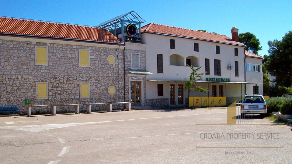 BUILDING WITH RESTAURANT, DISCO, KAFEE AND APARTMENTS IS LOCATED ON A WONDERFUL LOCATION ON THE SEAFRONT IN ZABLAĆE