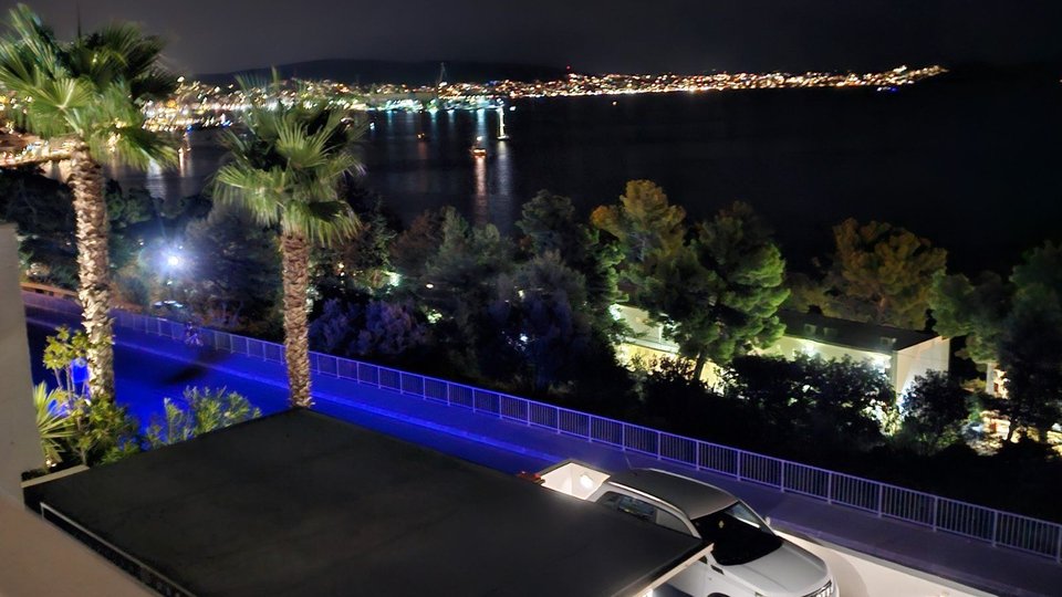 Eine wunderschöne Villa mit offenem Meerblick in der Nähe von Trogir!