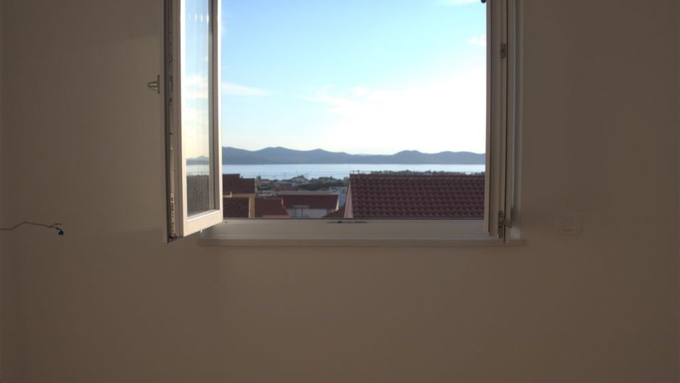 Elegantni penthouse s panoramskim pogledom na more – Zadar!