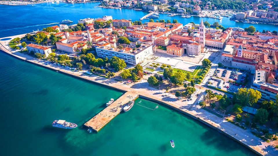 Eleganten penthouse s panoramskim pogledom na morje - Zadar!