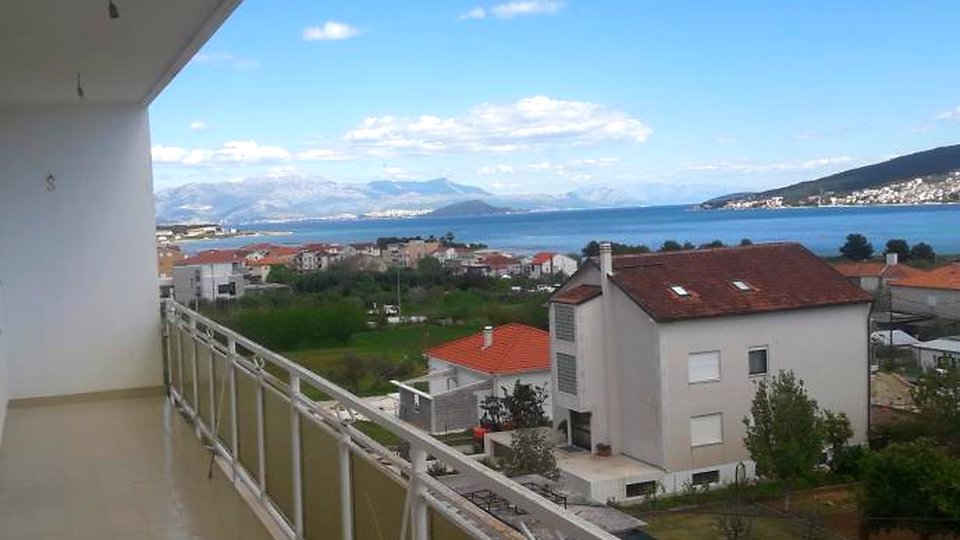 Spacious apartment with great potential near the sea - Trogir!