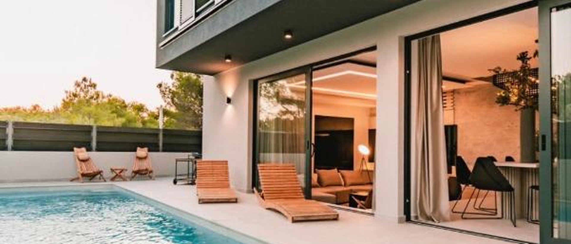 Luksuzna dizajnerska vila s bazenom 250 m od plaže - Vodice!