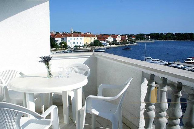 Wunderschönes Apartmenthaus in erster Reihe zum Meer in der Nähe von Zadar!