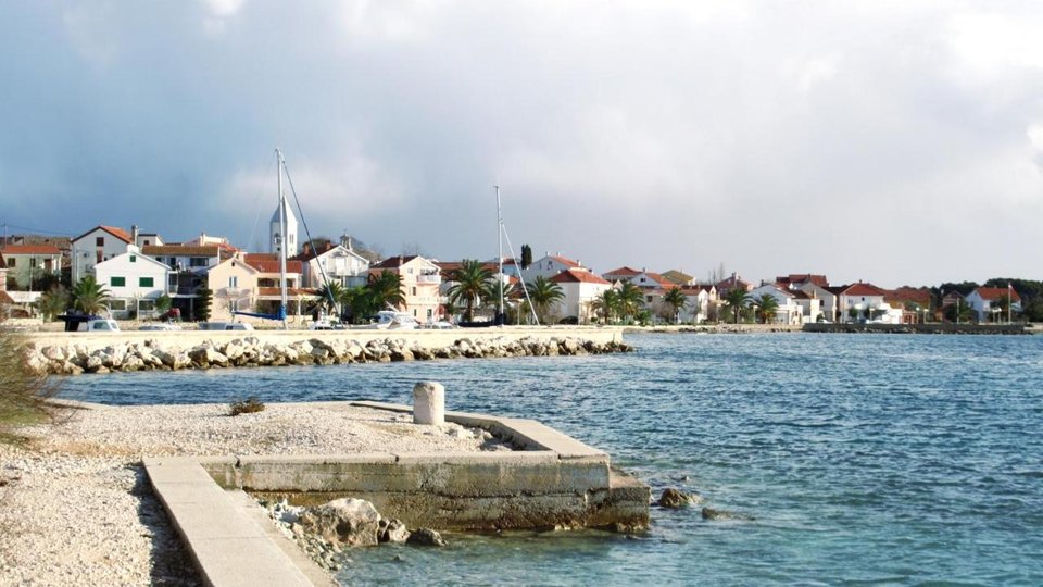 Wunderschönes Apartmenthaus in erster Reihe zum Meer in der Nähe von Zadar!