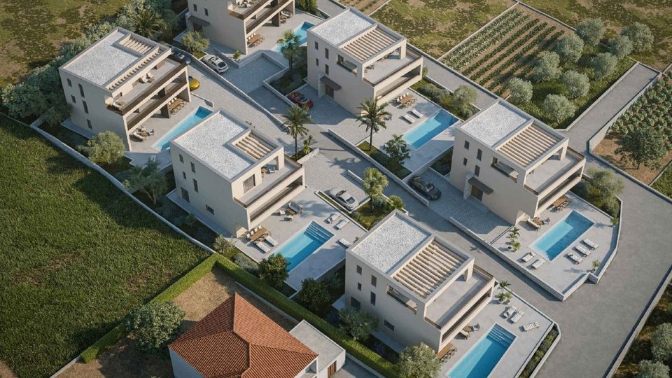 Atraktivno zemljišče z gradbenim dovoljenjem za šest vil - Trogir!