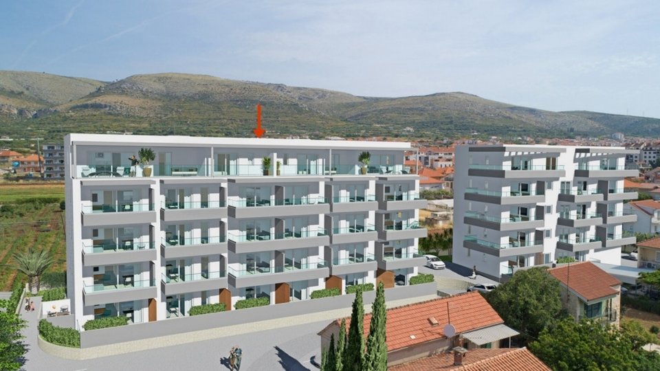 Stanovanje v moderni novogradnji 150 m od morja v bližini Trogirja!