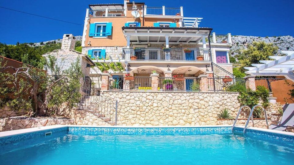 Ekskluzivna vila s panoramskim pogledom na more u okolici Splita!