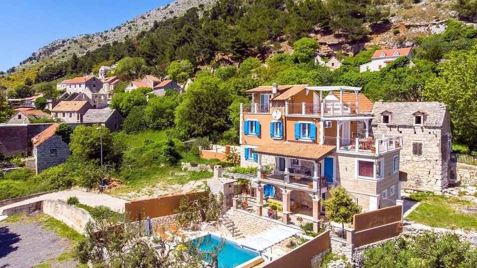 Ekskluzivna vila s panoramskim pogledom na morje v bližini Splita!
