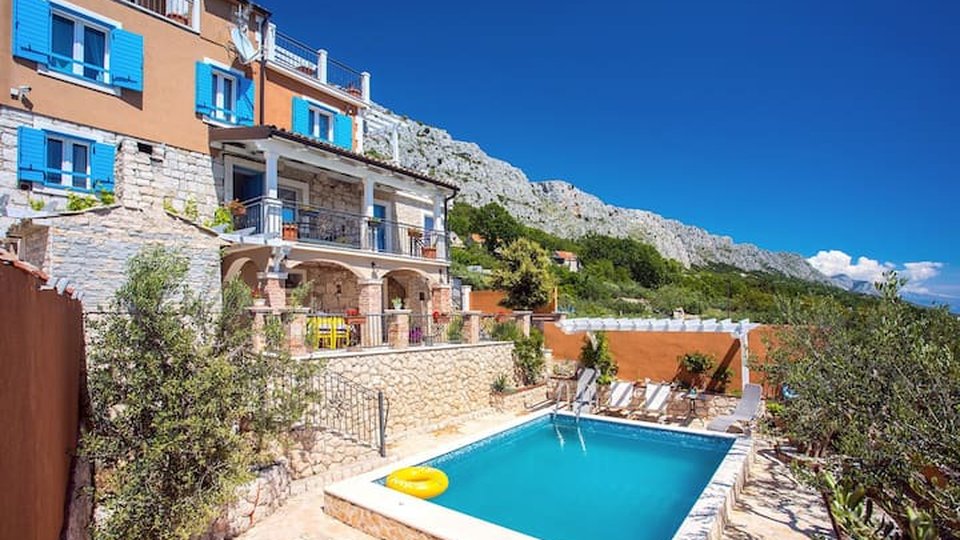 Ekskluzivna vila s panoramskim pogledom na morje v bližini Splita!