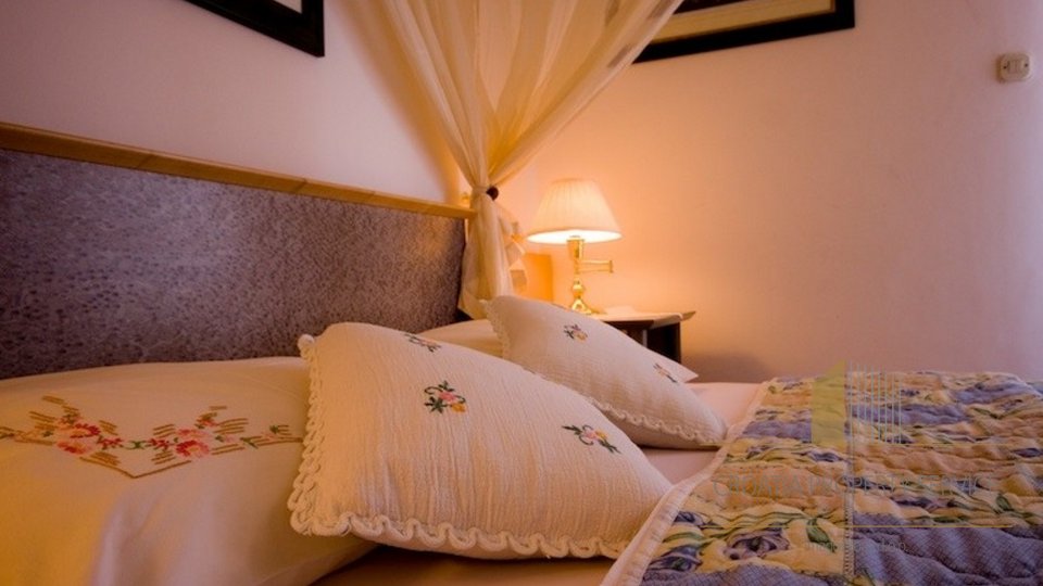 Schönes Mini-Hotel in Vodice mit Meerblick und 5 Unterkunftseinheiten