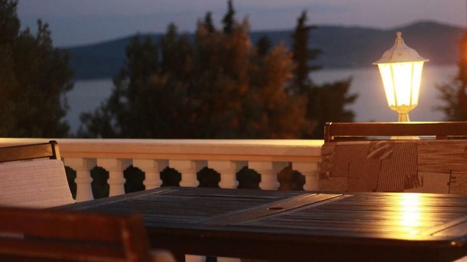 Gut etabliertes Hotel mit wunderschönem Blick auf das Meer in der Nähe von Zadar!