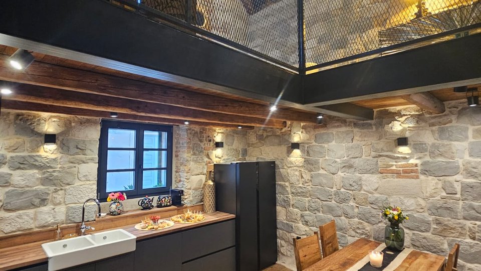 Beautiful stone house in the center of Kaštel Stari, only 50 m from the beach!
