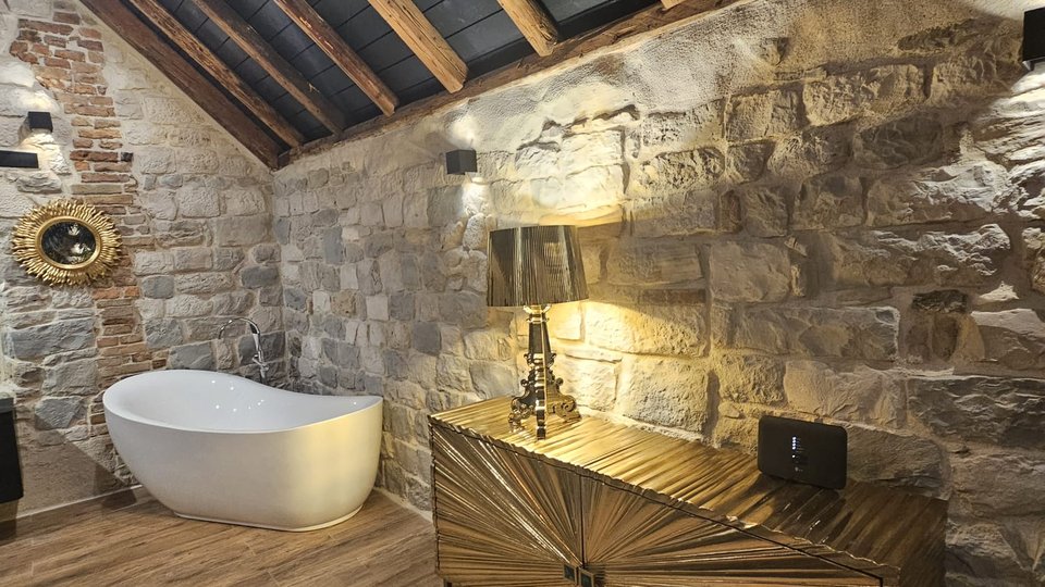 Beautiful stone house in the center of Kaštel Stari, only 50 m from the beach!