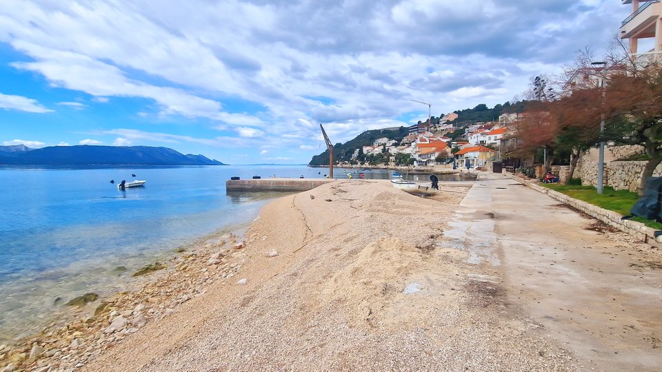 La vostra oasi di pace sul Mar Adriatico: Casa in vendita in prima fila sul mare a Komarna!