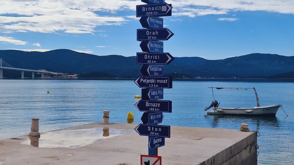 La vostra oasi di pace sul Mar Adriatico: Casa in vendita in prima fila sul mare a Komarna!