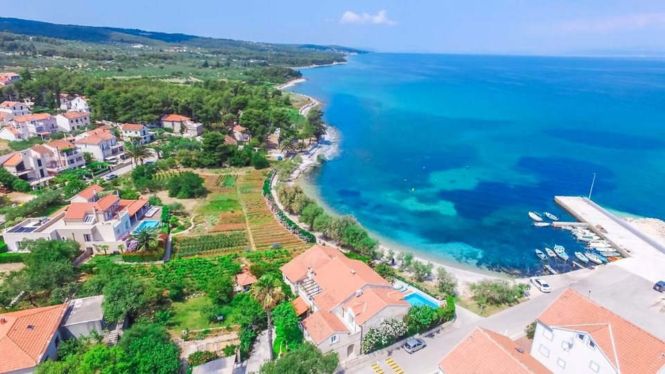 Large agricultural land with a view of the sea on the island of Brač!