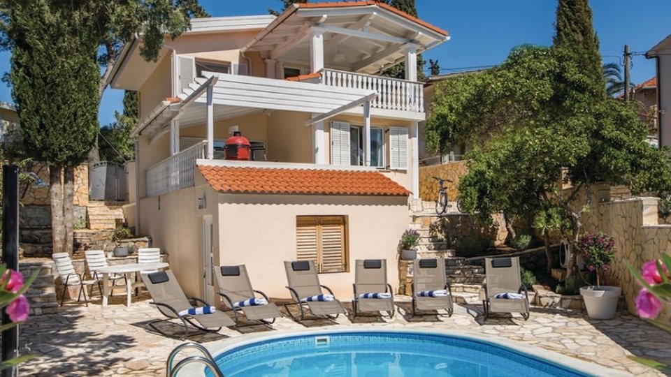 Beautiful apartment house with pool in Vrboska, Hvar!
