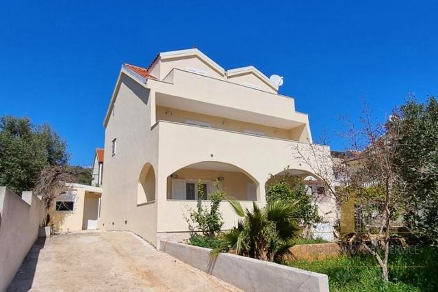 Beautiful villa with pool, garden and auxiliary building - Stari Grad, Island of Hvar!