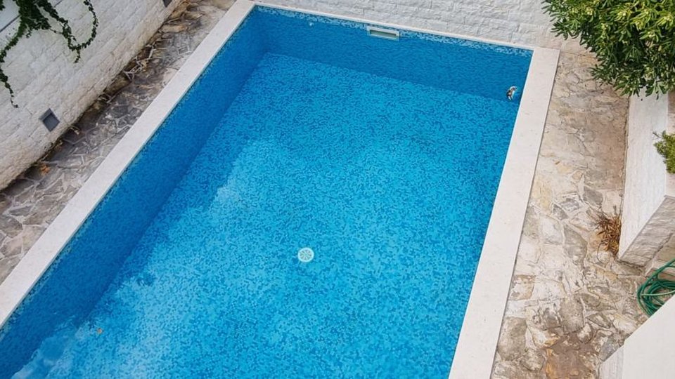 Prekrasna vila s bazenom, vinotekom i terasama – Jelsa, Otok Hvar!
