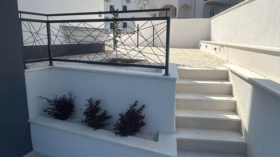 Apartma z vrtom v moderni novi stavbi 200 m od plaže na otoku Čiovo!