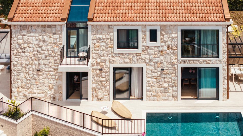 Luksuzna kamena vila prvi red uz more u okolici Dubrovnika!