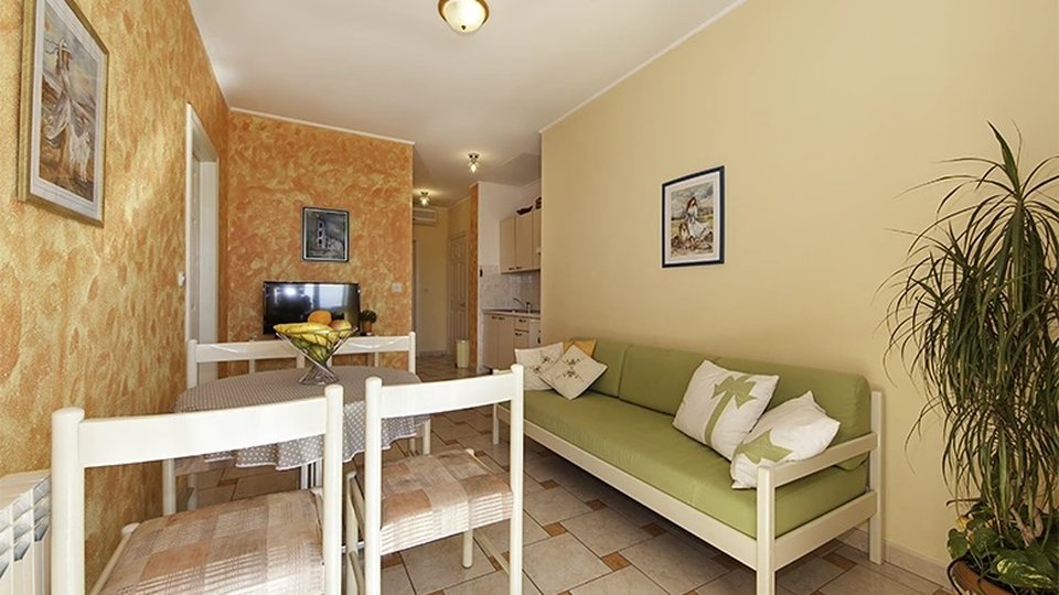 Predivna apartmanska vila 90 m od mora na Makarskoj rivijeri!