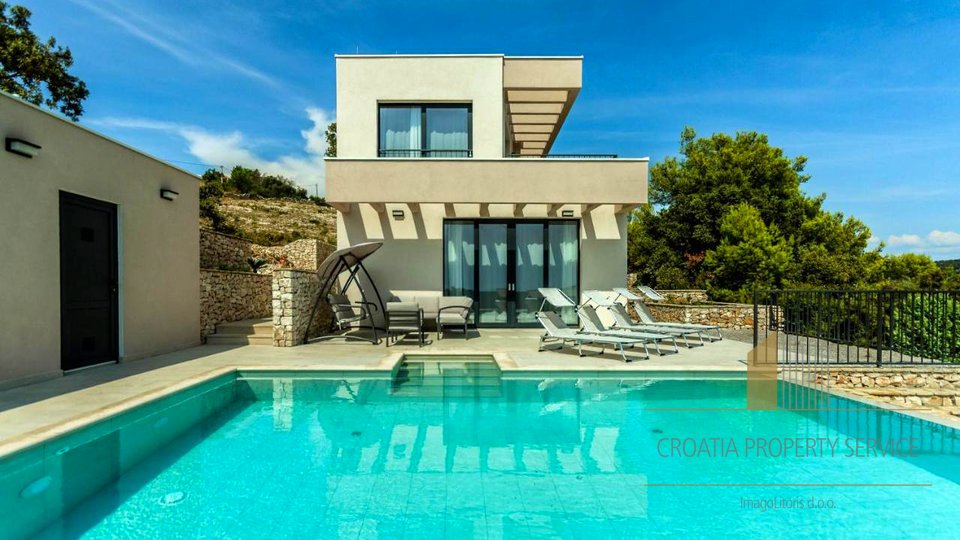 Luxusvilla mit Panoramablick auf das Meer in der Nähe von Trogir!